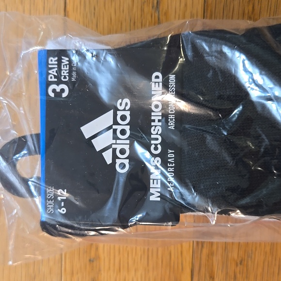NWT Adidas Socks Mens 3 Pairs Crew AeroReady Cushioned Red Whit Black Size 6-12 - Picture 2 of 5